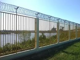 Hàng rào bảo vệ thép gai giá hợp lý, độ bền tốt, cập nhật mẫu mới nhất